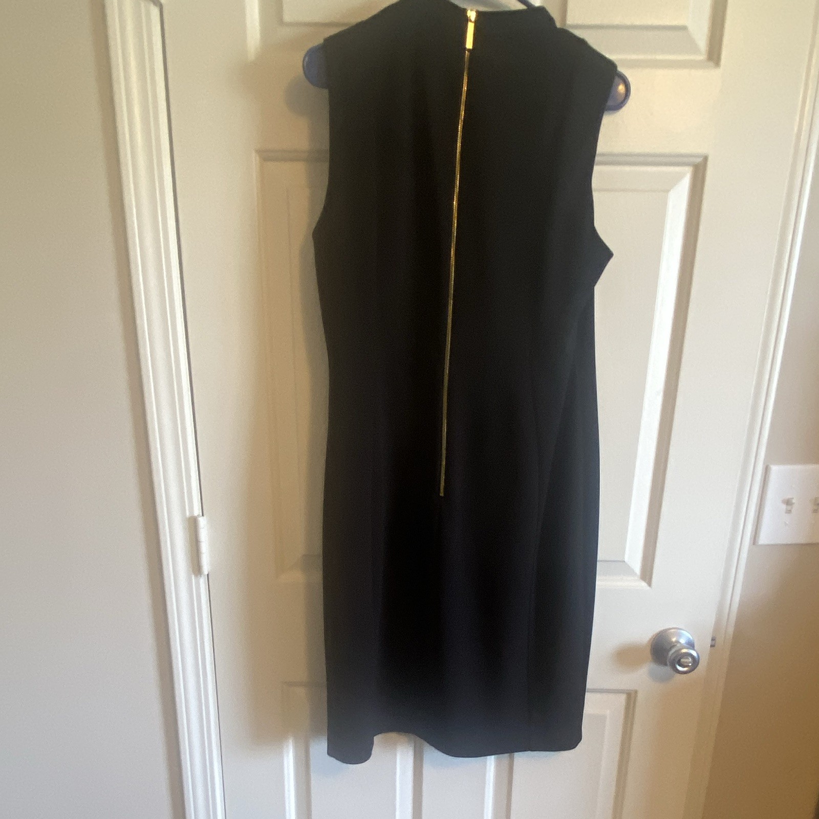 Calvin Klein Black Solid Round Neck Sleeveless Sheath Knee-Length Zip Dress 12