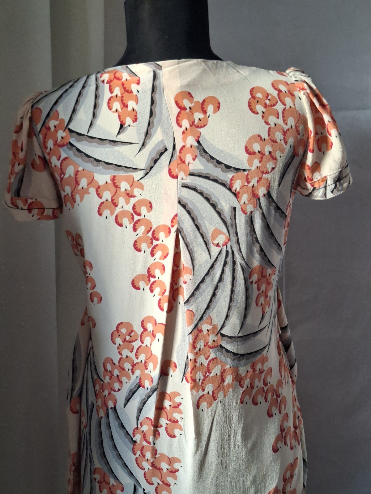 100% Silk Wrap Style Dress Cream Peach Art Print Belted V-Neck Short Sleeve Size