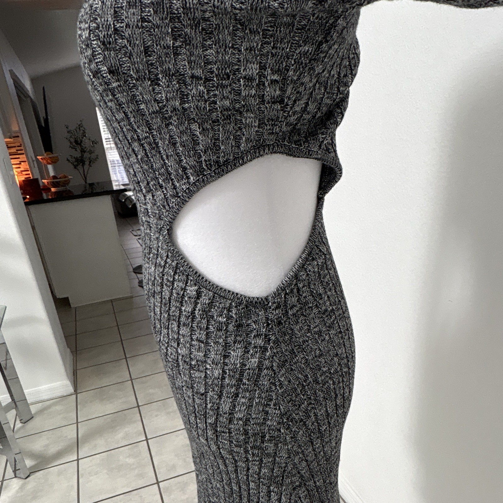FOREVER 21 S Black Solid Ribbed Knit Cut-Out Round Neck Long Sleeve Bodycon