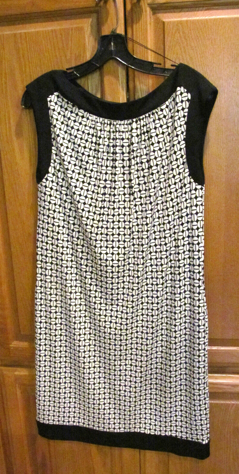 *MAGGY LONDON SZ 10 POYESTER Sleeveless Dress tan &black