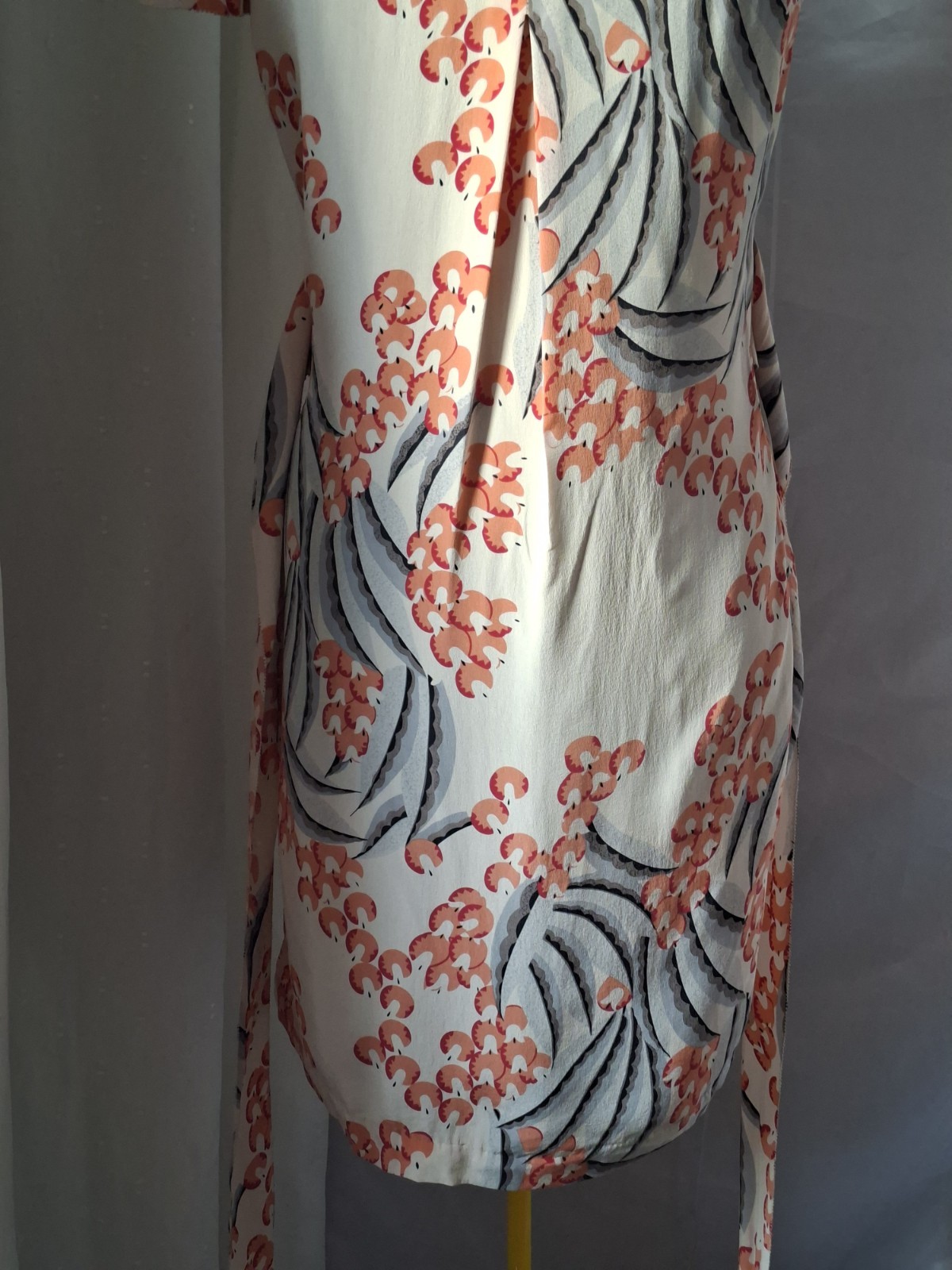 100% Silk Wrap Style Dress Cream Peach Art Print Belted V-Neck Short Sleeve Size