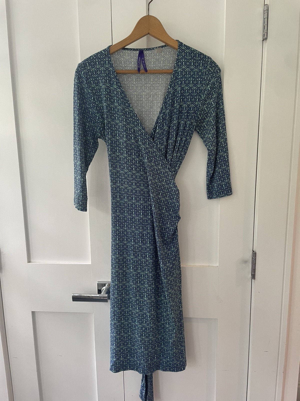 Seraphine Women’s Maternity Wrap Dress. Size 4 Mosaic Blue Print. V-neck