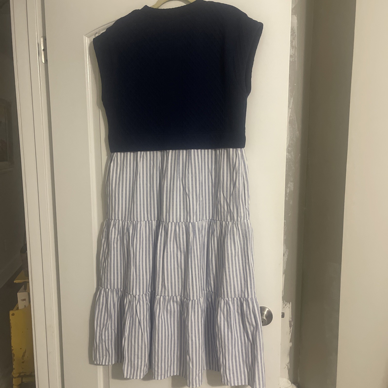 Entro Women’s Size Small Blue Textured Tiered Popover Midi Dress