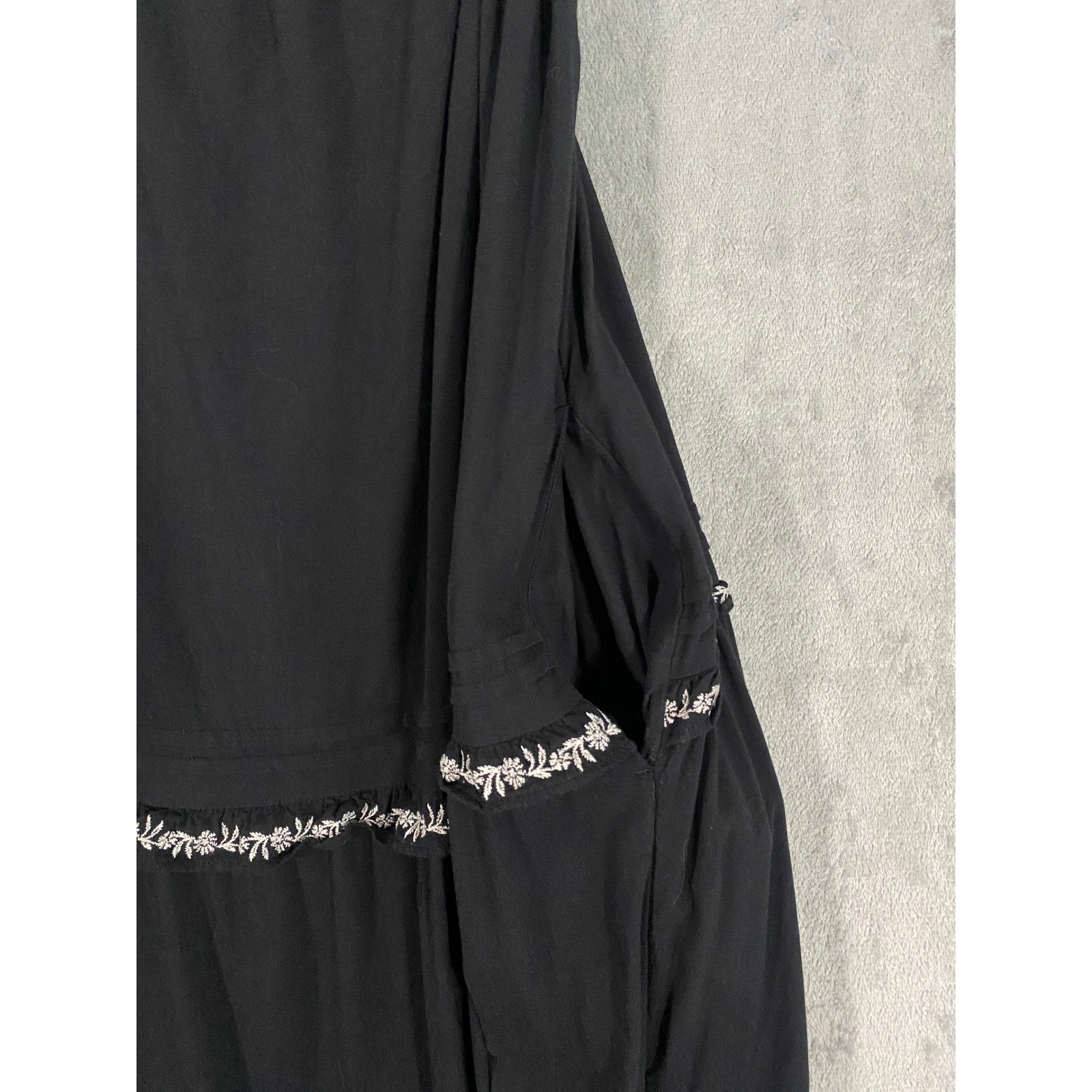 Old Navy Dress Sz M Black Ruffle Tiered Embroidered Pockets Midi Boho Coastal