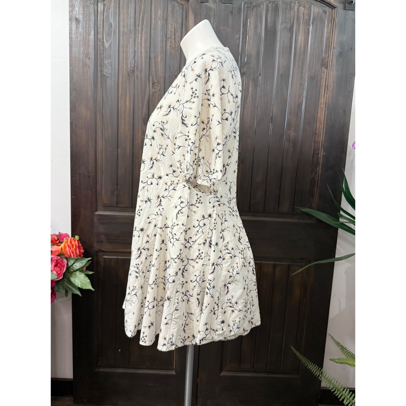 Universal Thread Floral V-Neck Puff Sleeve Mini Dress Cream Navy Small