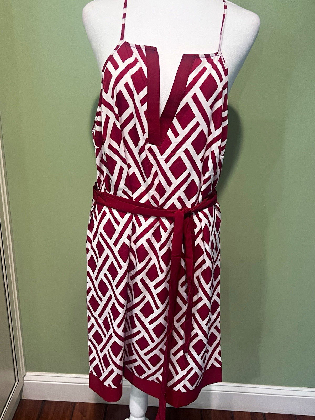 NWT MUD PIE red White Geometric V-Neck Spaghetti Strap Belted Sheath Dress Knee