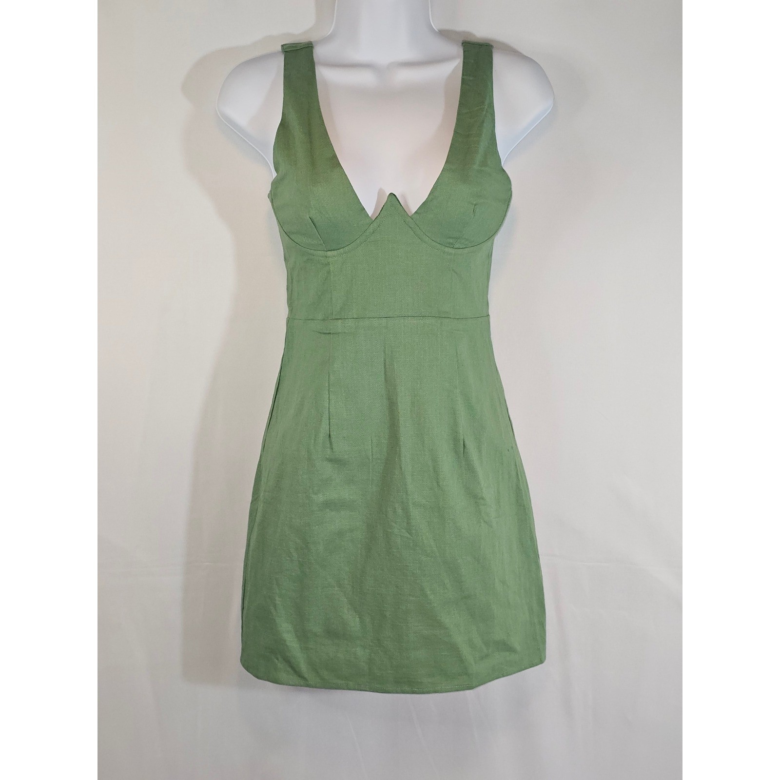 Sky to Moon Junior’s Green Mini Dress Size Small Runs Small Build in Bra