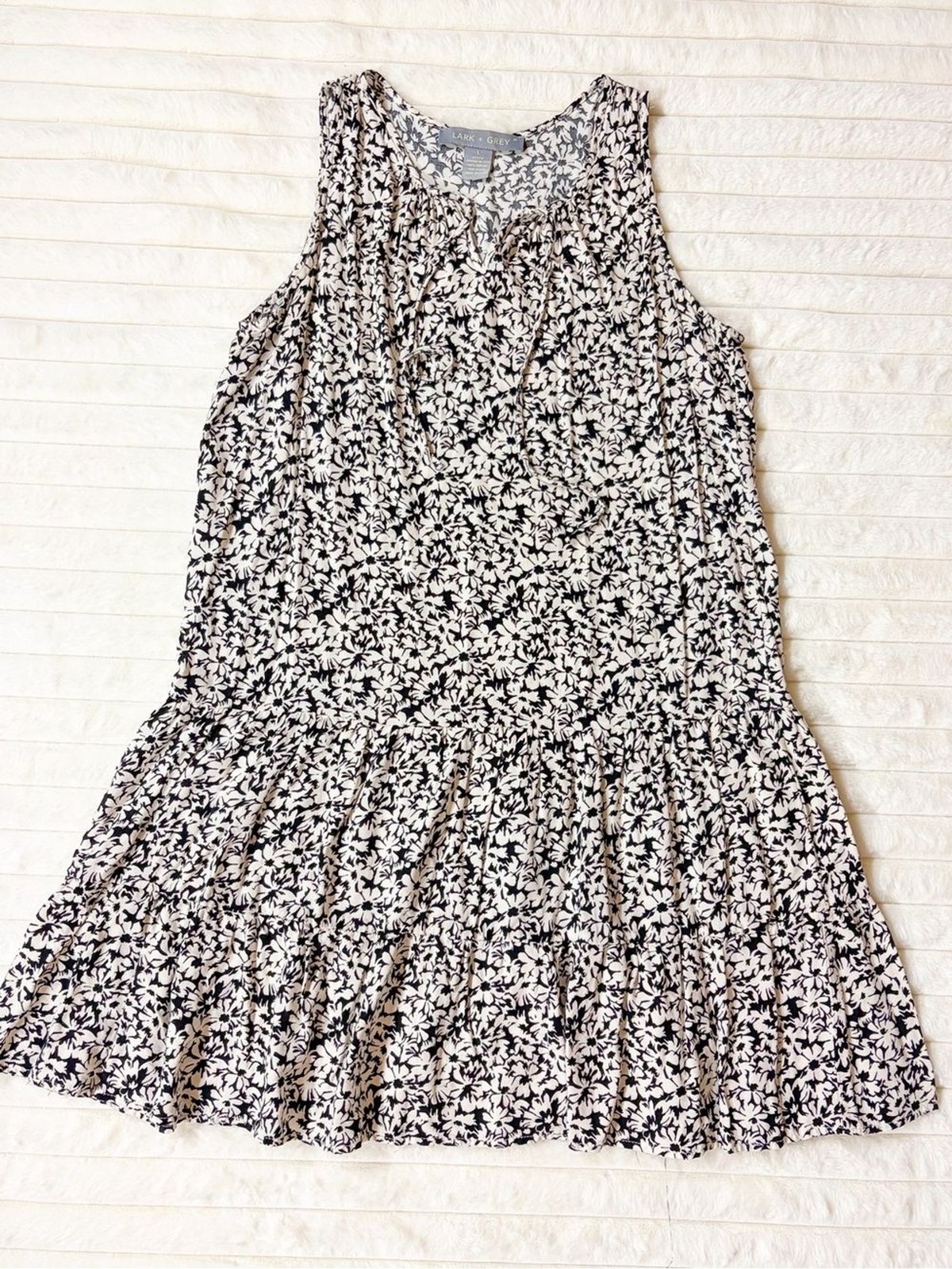 Lark & Grey Black & Ivory Floral Tiered Sleeveless Tunic Dress Size Large