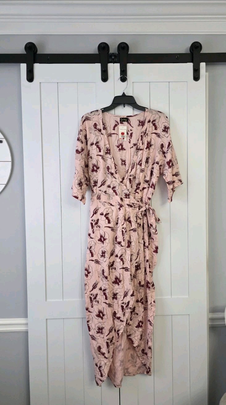 Symbology Hibiscus Flower Wrap in Rose + Berry. NWT. Size L in women’s.