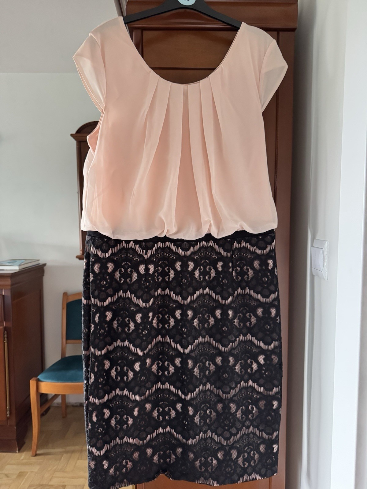 Women’s formal dress Cafalla 44 Poland with lace, powder pink and black