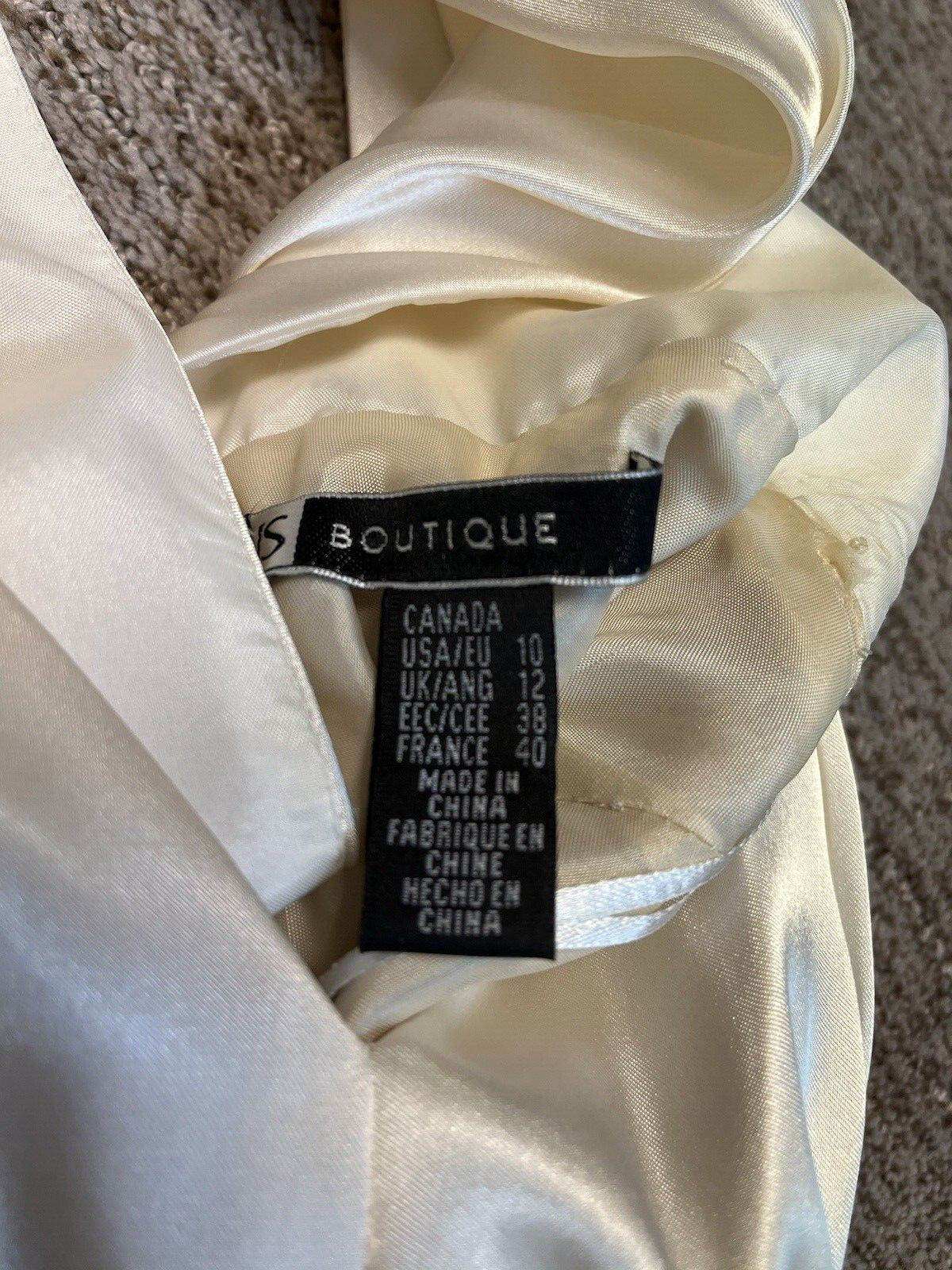 US BOTIQUE GOWN SIZE 10 GOLD