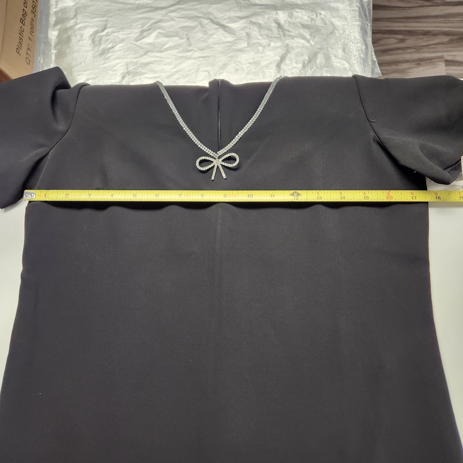 CeCe Rhinestone Bow Short Sleeve Sheath Dress V Neck Black Zip Womens Size 2 NWT