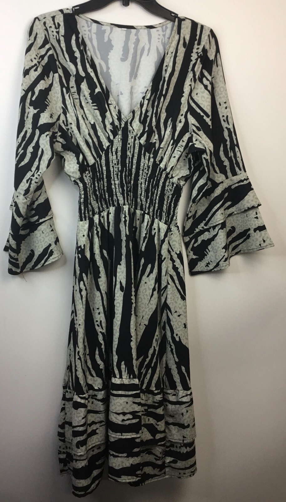 Woman’s Unbranded XL 3/4 Bell Sleeve Multicolor Dress