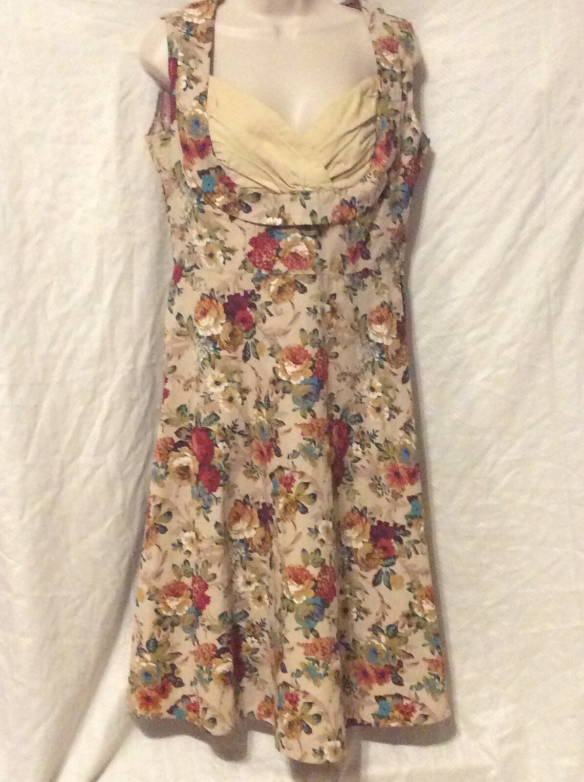 Small to Medium? (8) Fit & Flare Dress Beige Floral ruched bodice