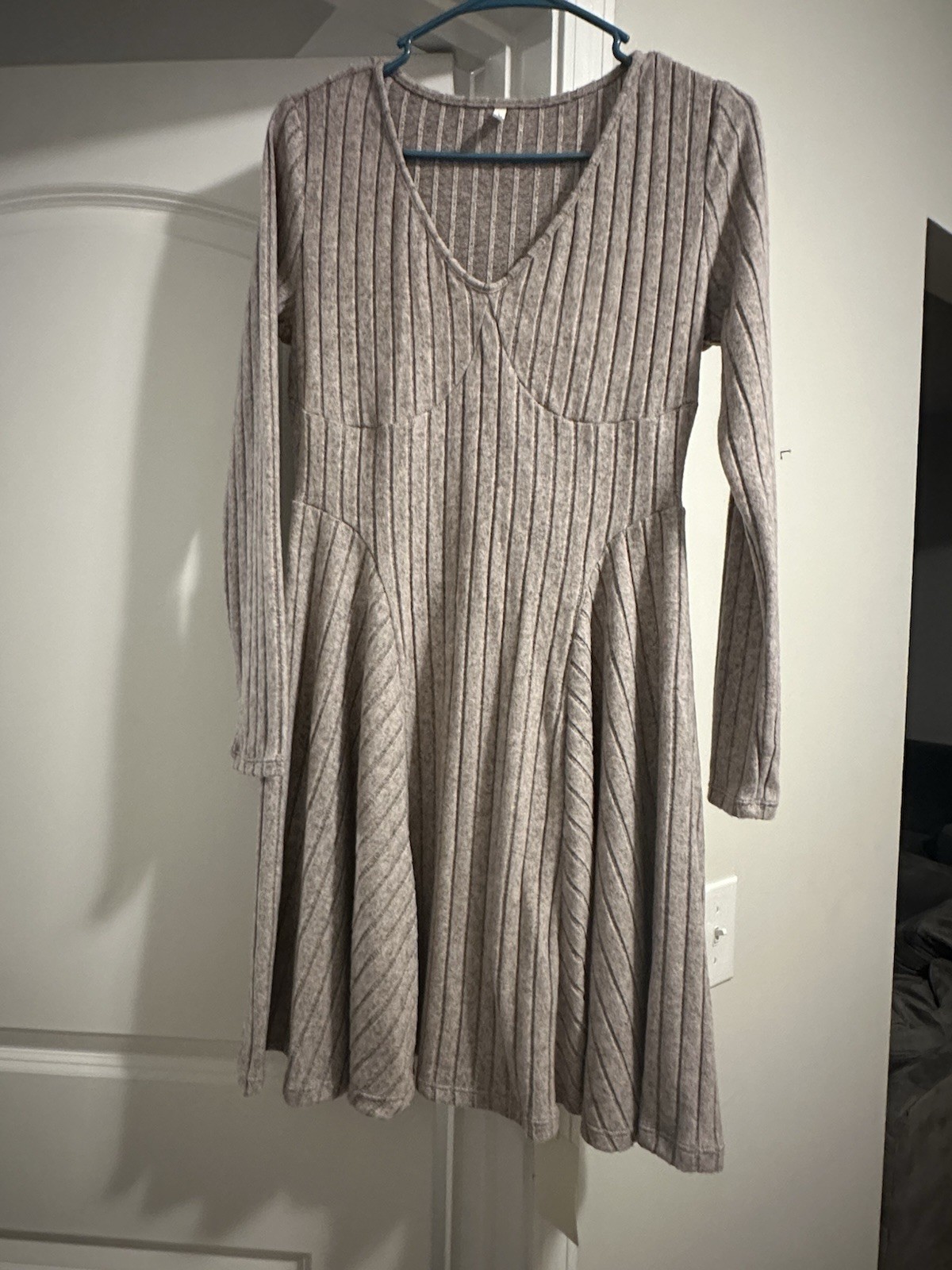Halará Gray Ribbed Knit V-Neck Long Sleeve Fit & Flare Short Dress S