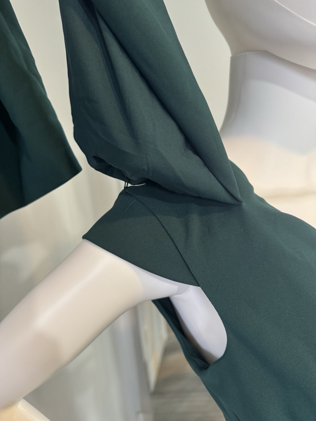 NWT Lavish Alice Emerald Green Half Cape Mini Dress Size 4 Wedding Guest Formal