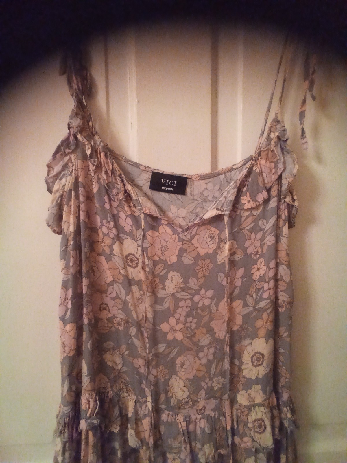 VICI Tiered Ruffle Floral Mini Dress Tie Straps Gray Pink Women’s M