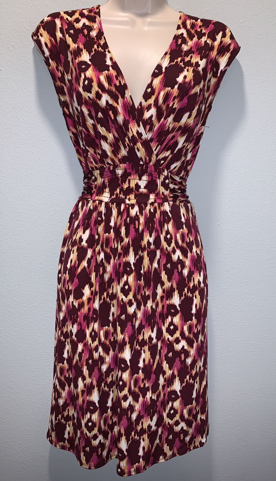 MAX AND CLEO Size XS Sleeveless V-Neck Dress Ties at Back Stretch Animal Print