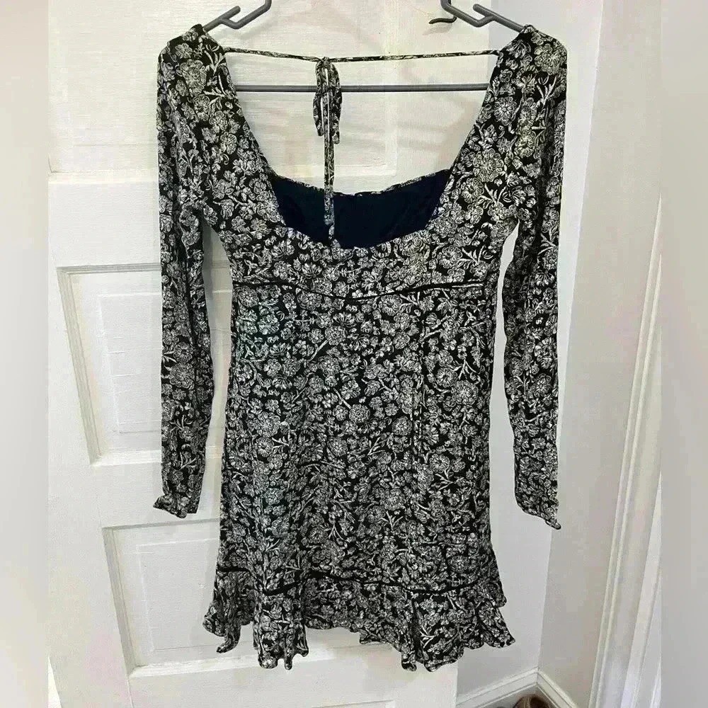 Free People Navy blue floral ruffled dress with small cutout size 0