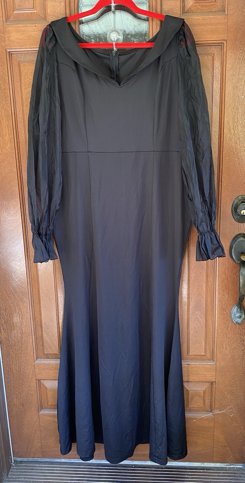 Ladies Long Black Costume Dress w/ Sheer Sleeves & Zip Back. Witch Dress. Lg.