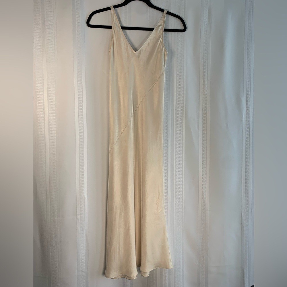 Babaton Aritzia Champagne Cream Satin V-Neck Slip Midi Dress XS