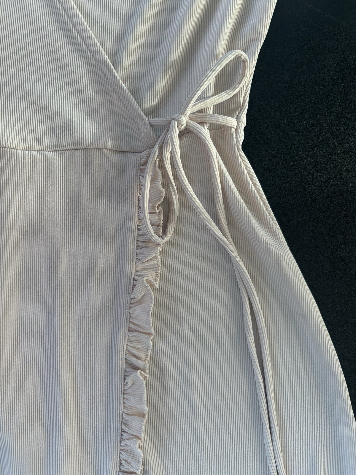 Topshop Waist Tie Belt V-Neck Ruffle Trim Short Sleeves Wrap Dress Cream US 2