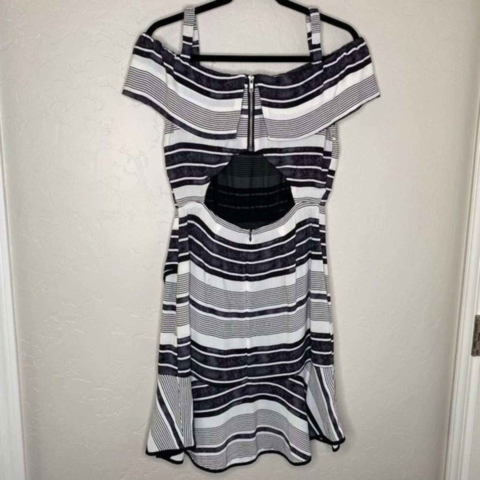 Olivaceous NWT Striped Cold Shoulder Dress Medium
