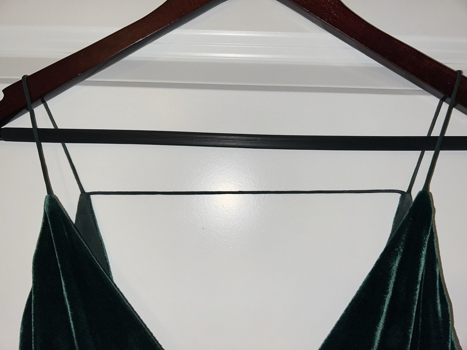 BCBGMAXAZRIA “Mallory” Emerald Green Evening Gown – M – Silk Velvet Slit Dress