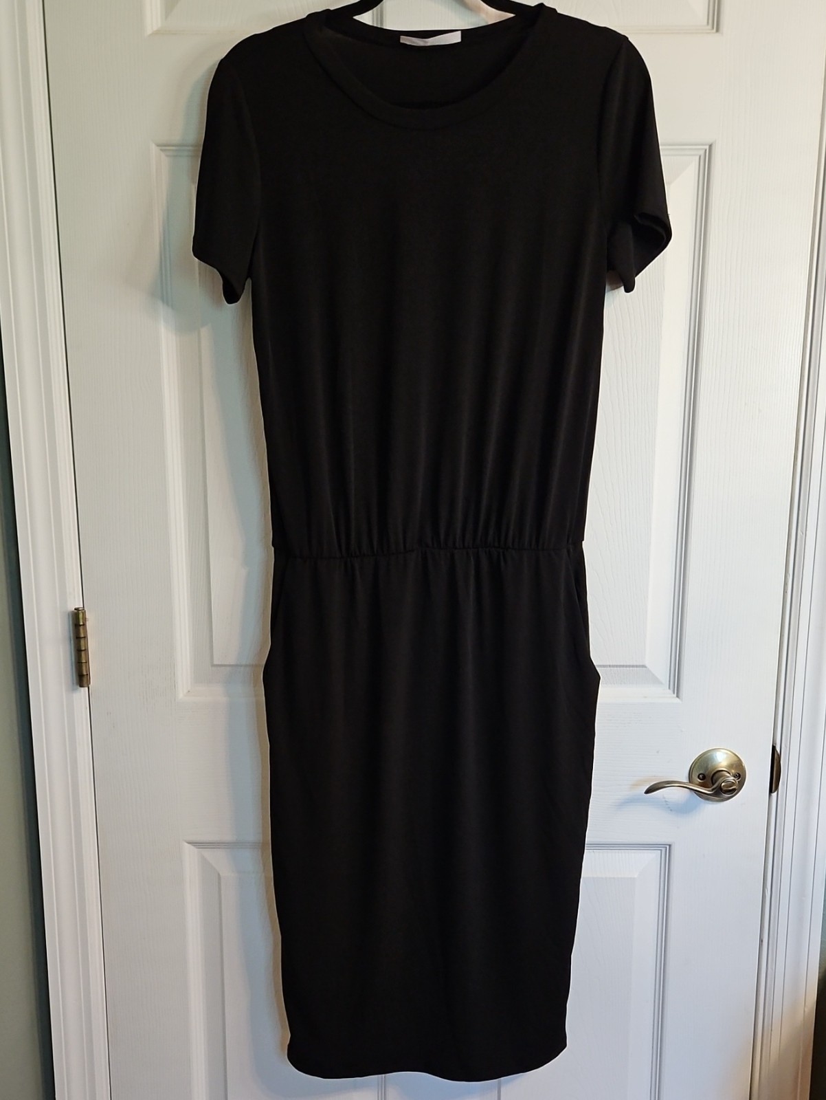 Everyday Black Short-Sleeve Midi Dress with Defined Waist