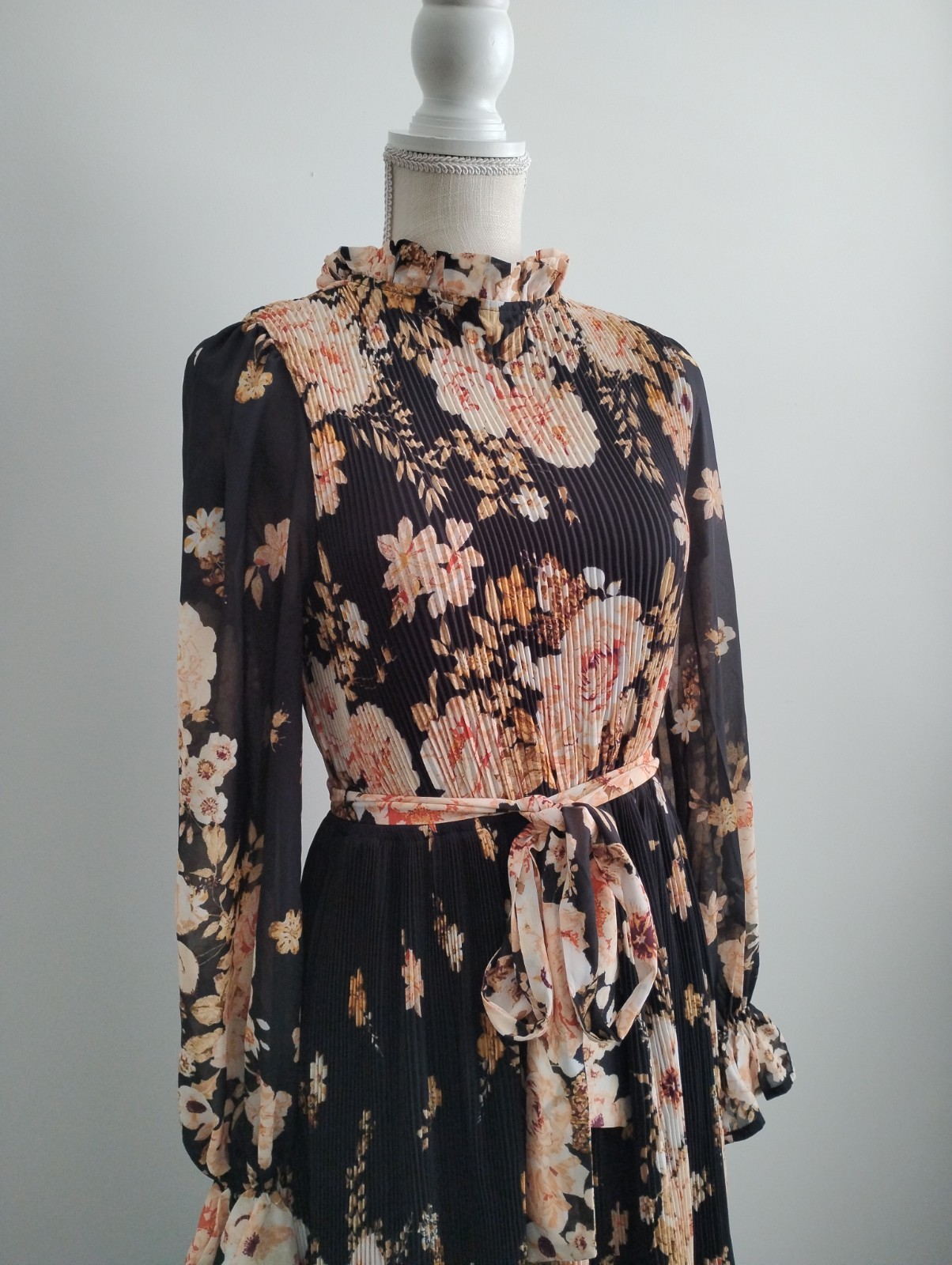 Vici Pleated Songbird Floral Pattern Midi Dress Long Sleeve Boho Women’s Size M