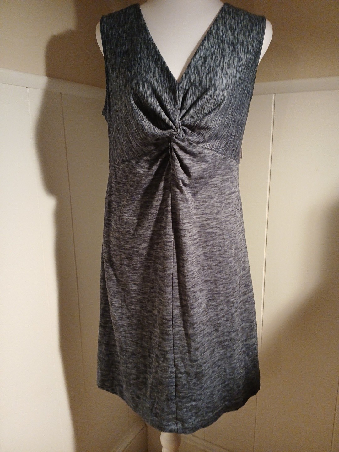 Eddie Bauer Women’s Sleeveless V-Neck Dress, Gray Stretch Travex Freedry Size PM