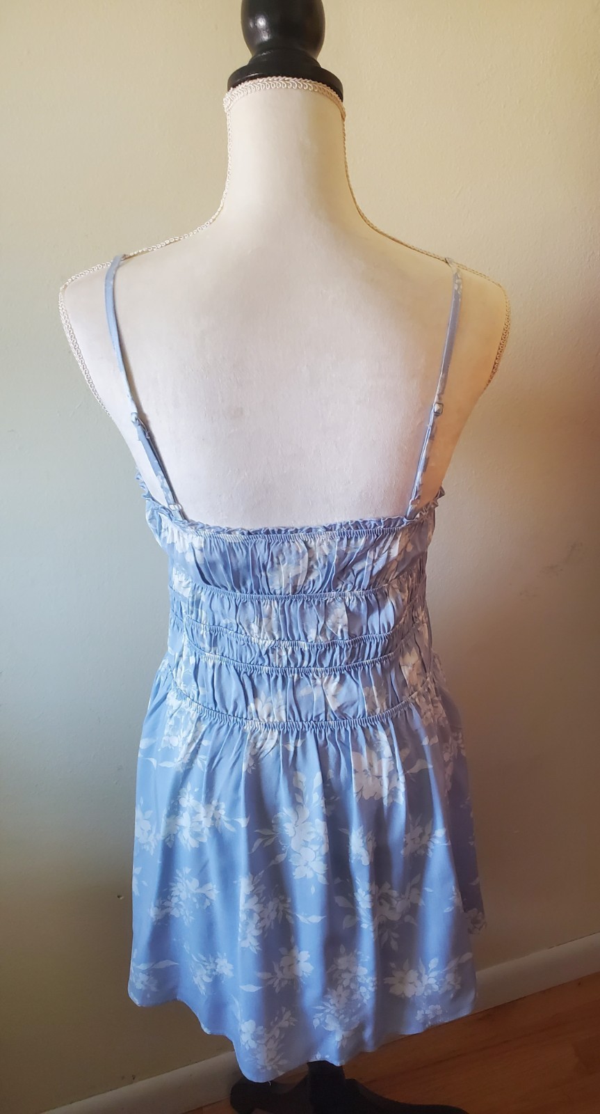 Hippie Rose Junior’s L Smocked Button-front Dress Sweatheart Neck Floral Blue