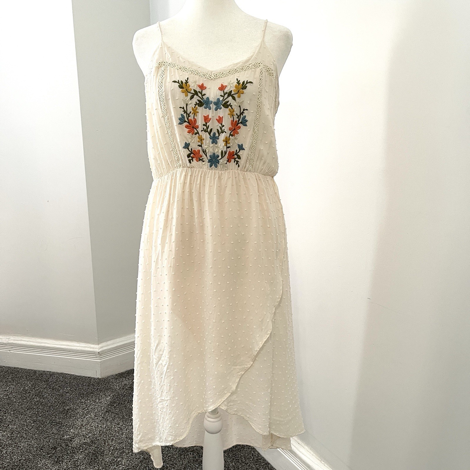 Miss Me Dress Womens Medium Embroidered Swiss Dot Hi Low Hem Lined Beige Cream