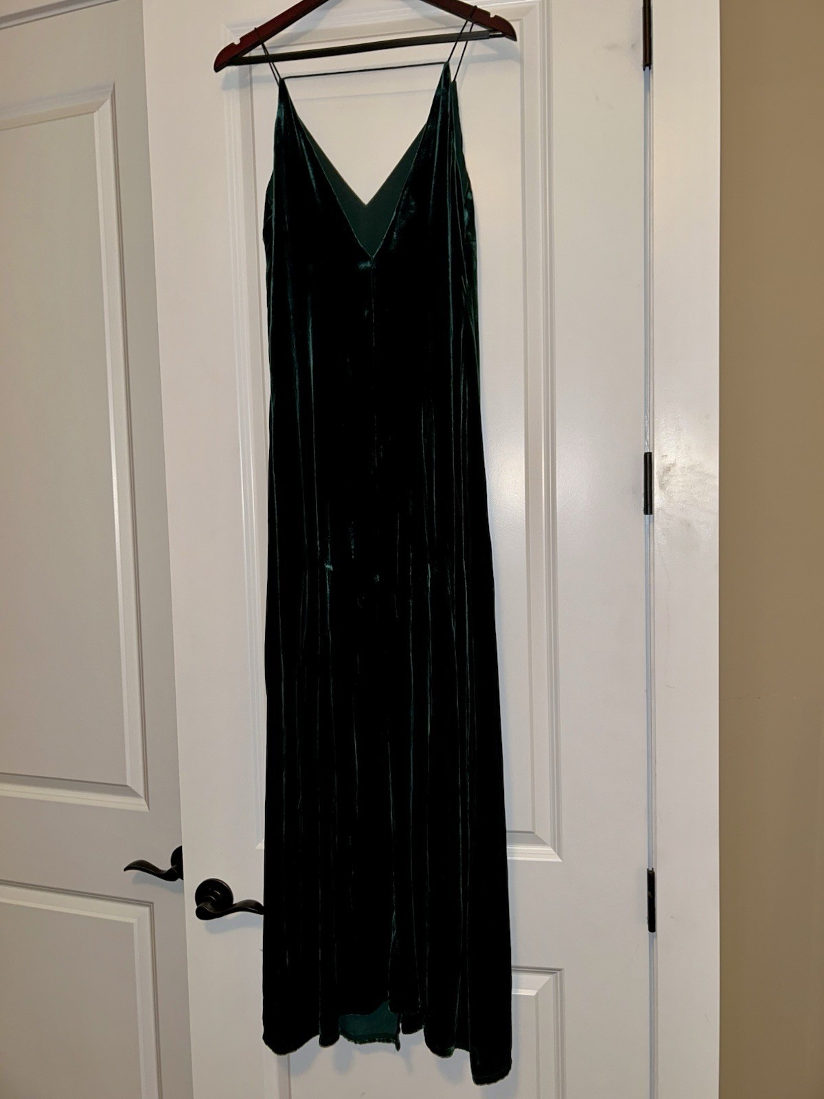 BCBGMAXAZRIA “Mallory” Emerald Green Evening Gown – M – Silk Velvet Slit Dress