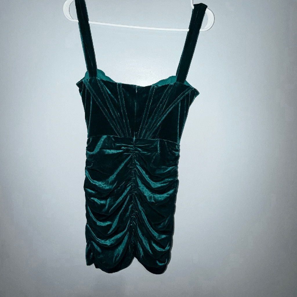 Trendy & Unique Women’s Medium Emerald Green Velvet Ruched Bodycon Mini Dress #1