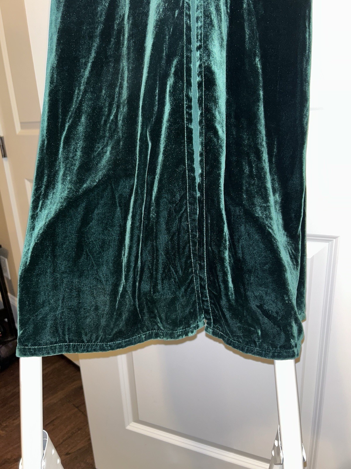 BCBGMAXAZRIA “Mallory” Emerald Green Evening Gown – M – Silk Velvet Slit Dress