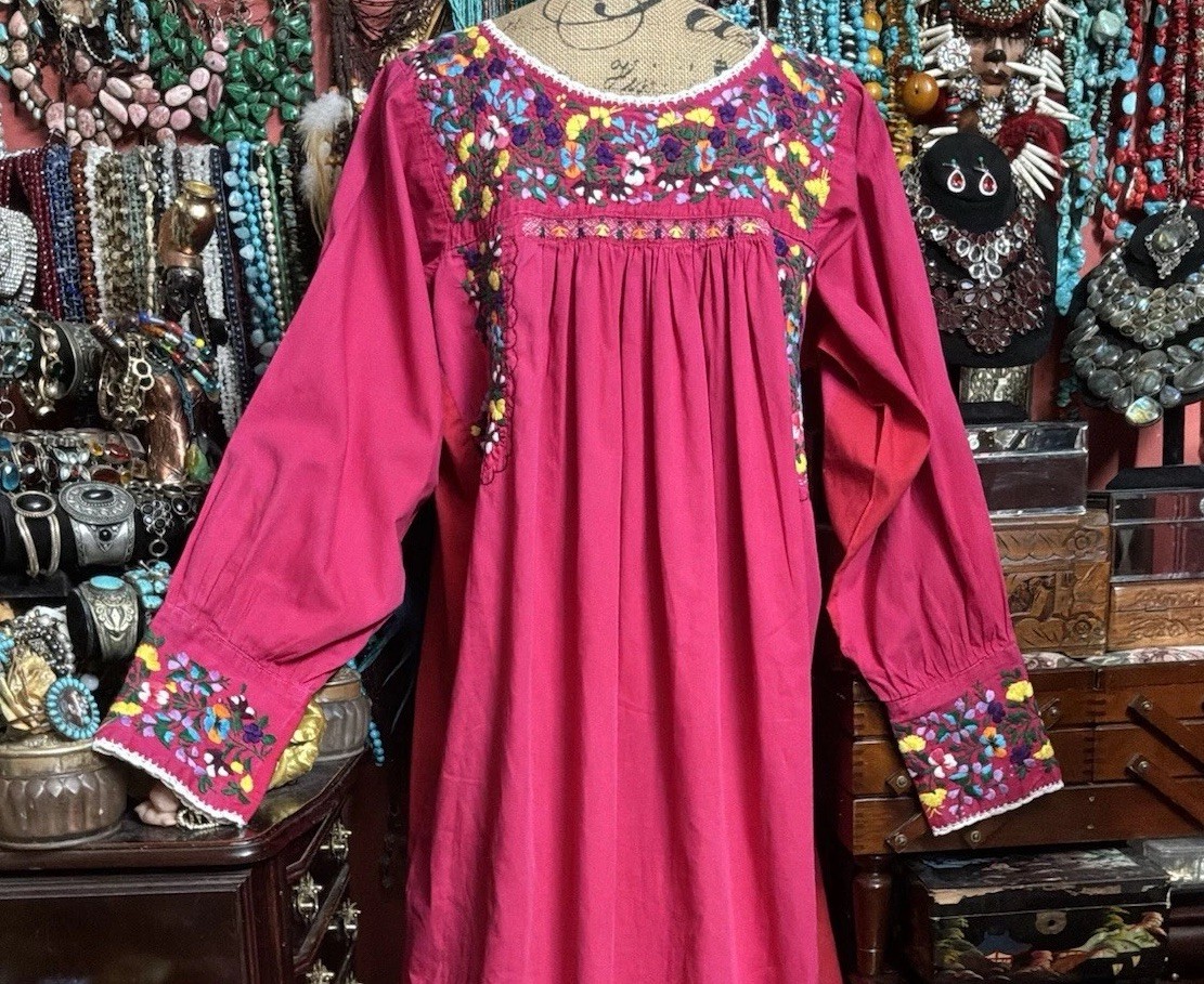 Beautiful VTG Long Sleeve Oaxaca Raspberry/Red Multi Colored Embroidered XL-XXL