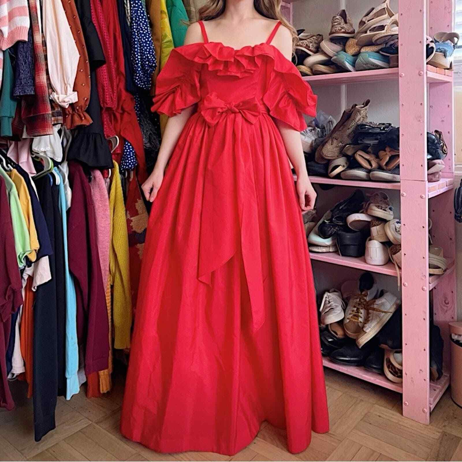 Vintage TD4 Southern Bell Debutant Off Shoulder Ruffle Ballgown Size XS