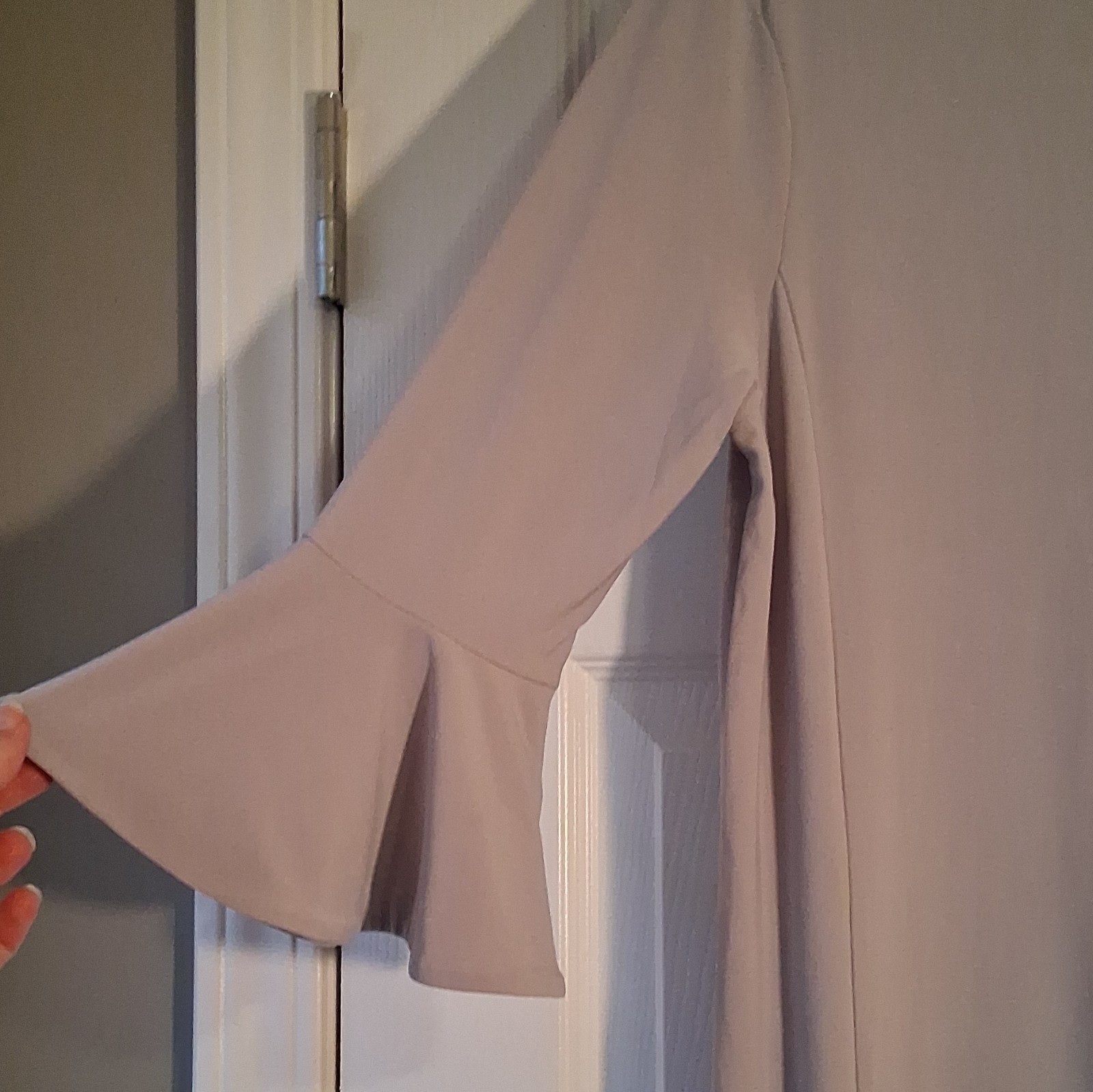 Charlie Paige Shift Dress M Gray Solid Bell Sleeve Knee Wrinkle-Resist