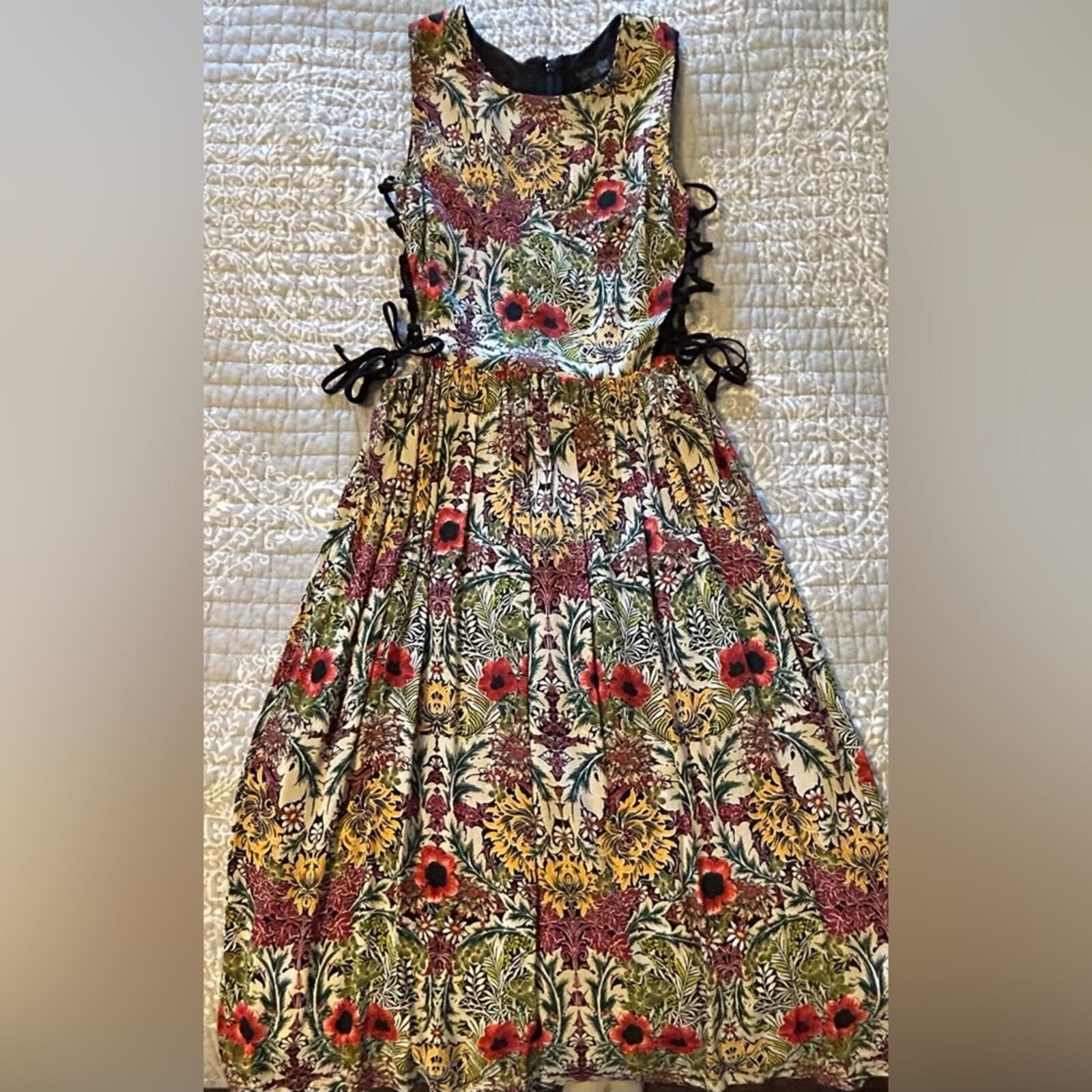 TOPSHOP Garden Floral Print Boho Peekaboo Sides Black Lace-Up Sleeveless Dress