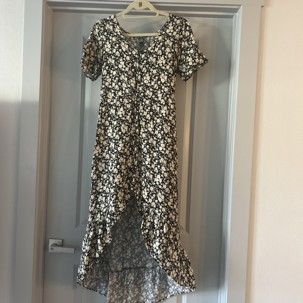 Wild Fable Women’s M/L Black White Yellow Floral V-Neck Puff Sleeve Button Midi