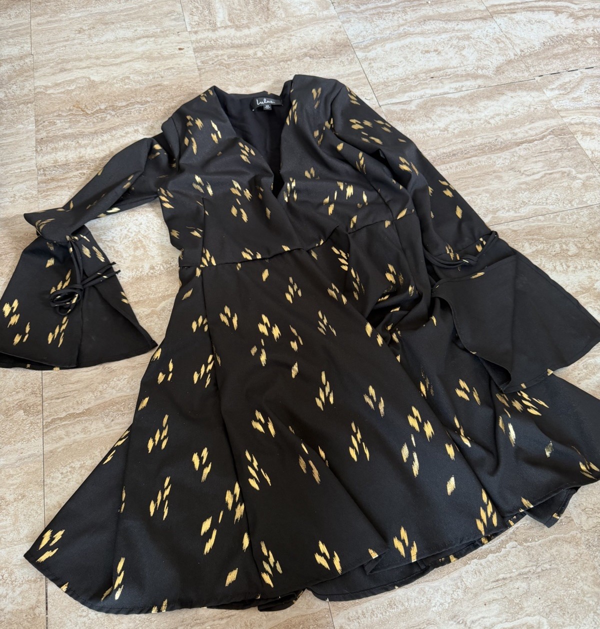 Lu Lu Black / Gold Wrap Dress , Sz Med , Mid Thigh Length