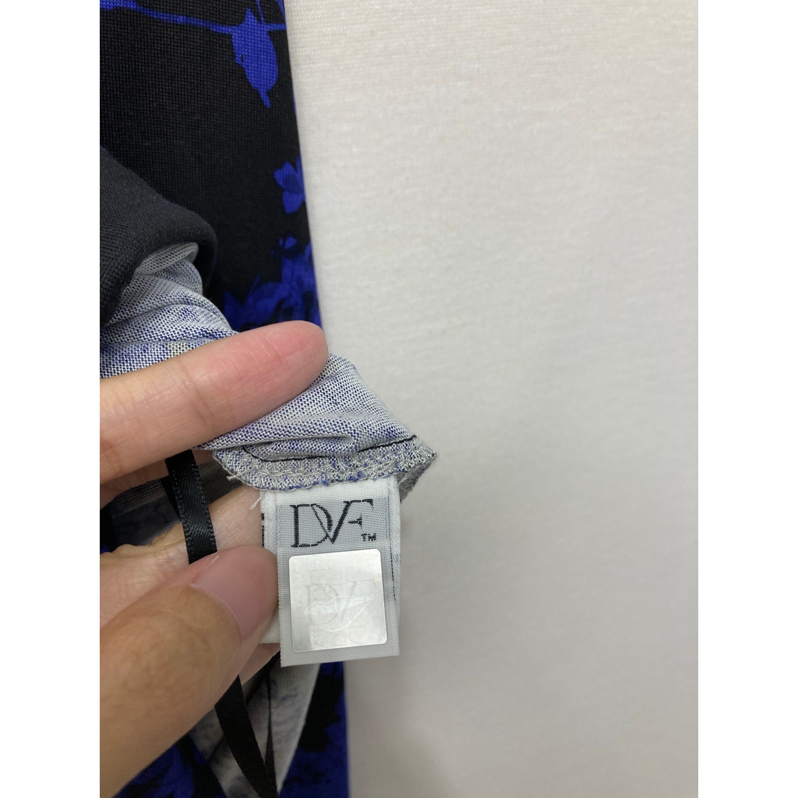 Diane von Furstenberg Silk Jersey Raye Dress size 6 Blue Black Floral Preppy
