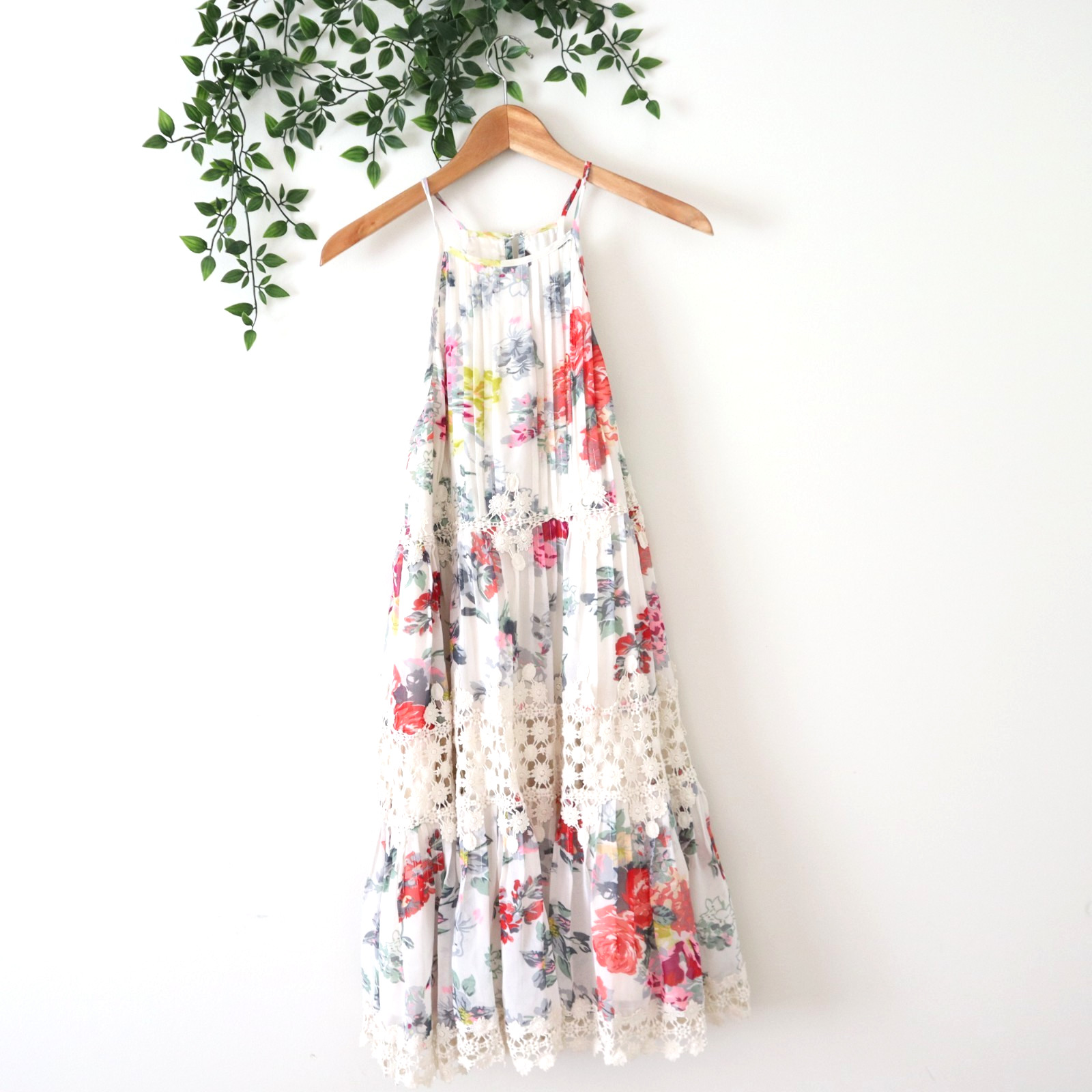 Ranna Gill Women’s Sleeveless White Floral Lined Crochet Panels Pleated Dress S