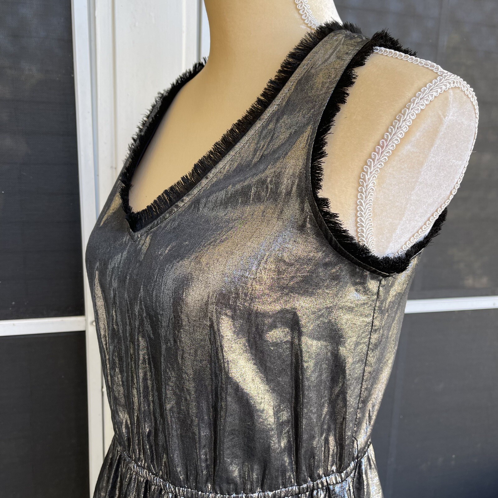 BCBG Maxazria Shimmering Metallic Silver V-Neck Dress Sz XS Polyester/Silk Blend
