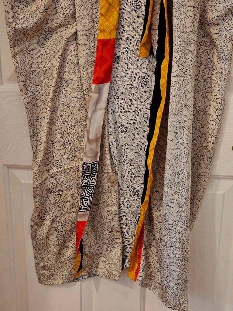 Silk Kimono Robe~ Women’s One Size~ Kimono ~Floral, Leaves ~ Gray, Golden~NEW