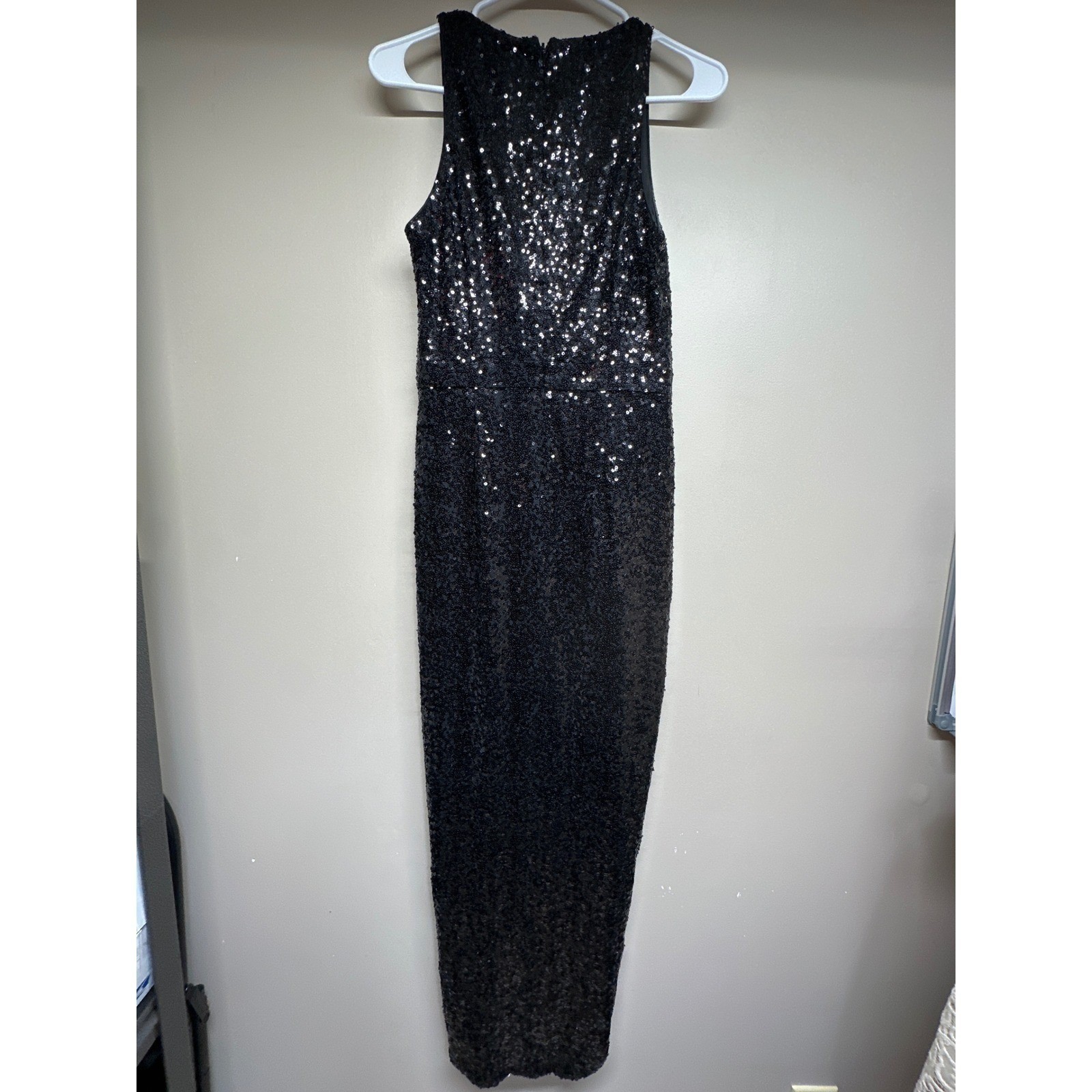 Belle Badgley Mischka Black Sequin Formal Gown V Neck Sleeveless Dress Size 4