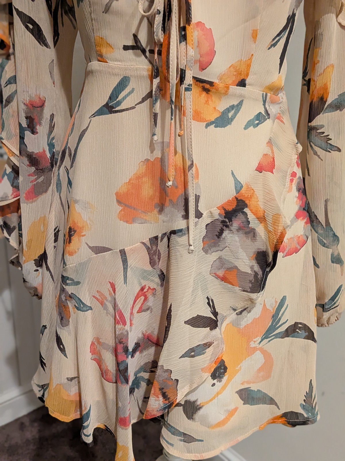 BCBGeneration Floral Mini Dress Lace-Up Front Ruffle Sleeve Open Back Sz 2 Boho