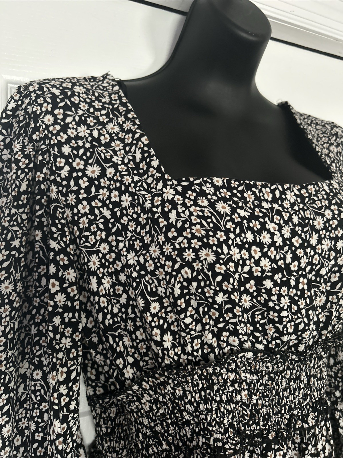Angie Womens Boho Dress Size L, Black With Little Daisies, Tie On The Back