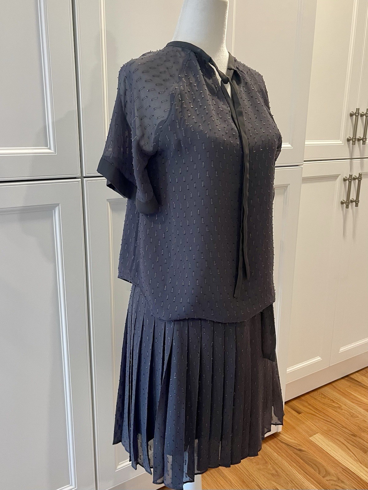 Women’s Ann Taylor Charcoal Pleated Set Size 0 NWT Top Skirt